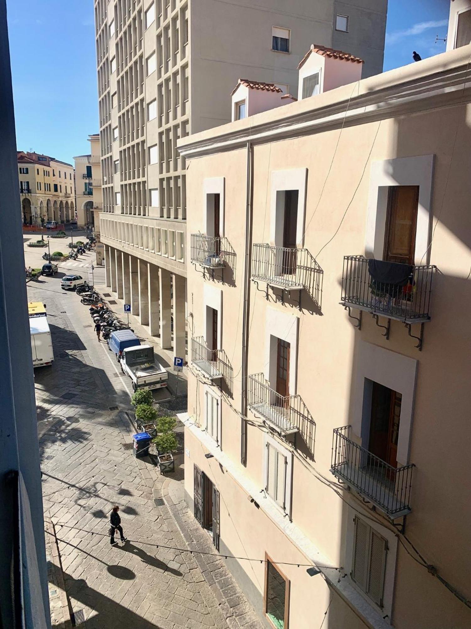サッサリThe Tower Centro - Piazza Castelloアパートメント エクステリア 写真